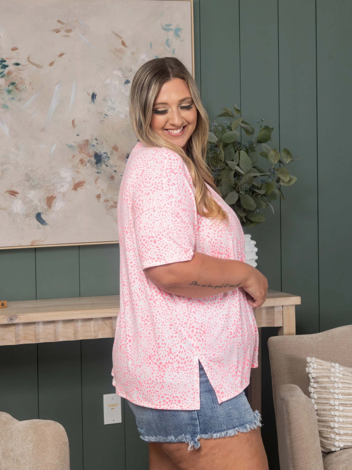 Animal Print V-Neck Top With Side Slits | S - 3XL 2 Animal Print V-Neck Top With Side Slits | S - 3XL - Image 2