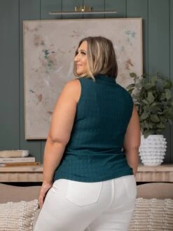 Textured Notched Neckline Sleeveless Top | S - XL -Discount Divas Shop 304433e4753346e78f1d48babb00d4e8