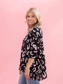 Raised Rib Black Leopard Easy Fit 3/4 Sleeve Top By DD Design | Reg-Plus -Discount Divas Shop 41865ed13555a5266754869dea1ad4ef