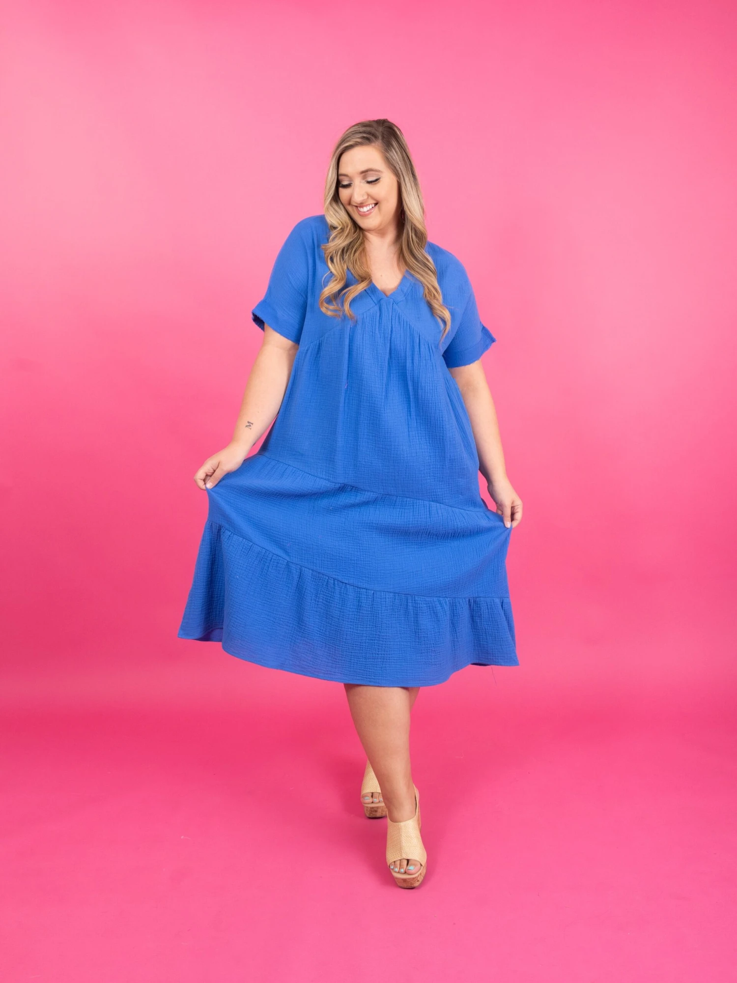 Short Sleeve Frayed Detail Soft Crinkle Gauze Midi Dress | S-3X 2 Short Sleeve Frayed Detail Soft Crinkle Gauze Midi Dress | S-3X - Image 2