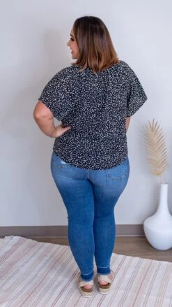 Aveline Top *Final Sale* -Discount Divas Shop 70CVEMUotuOKzCN4jueAFB5eHahGOw2gOHm3UM5o