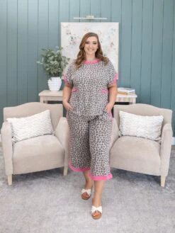 Dolman Short Sleeve Leopard Print Top With Pockets | S - 3XL Pair W/ Sku60349