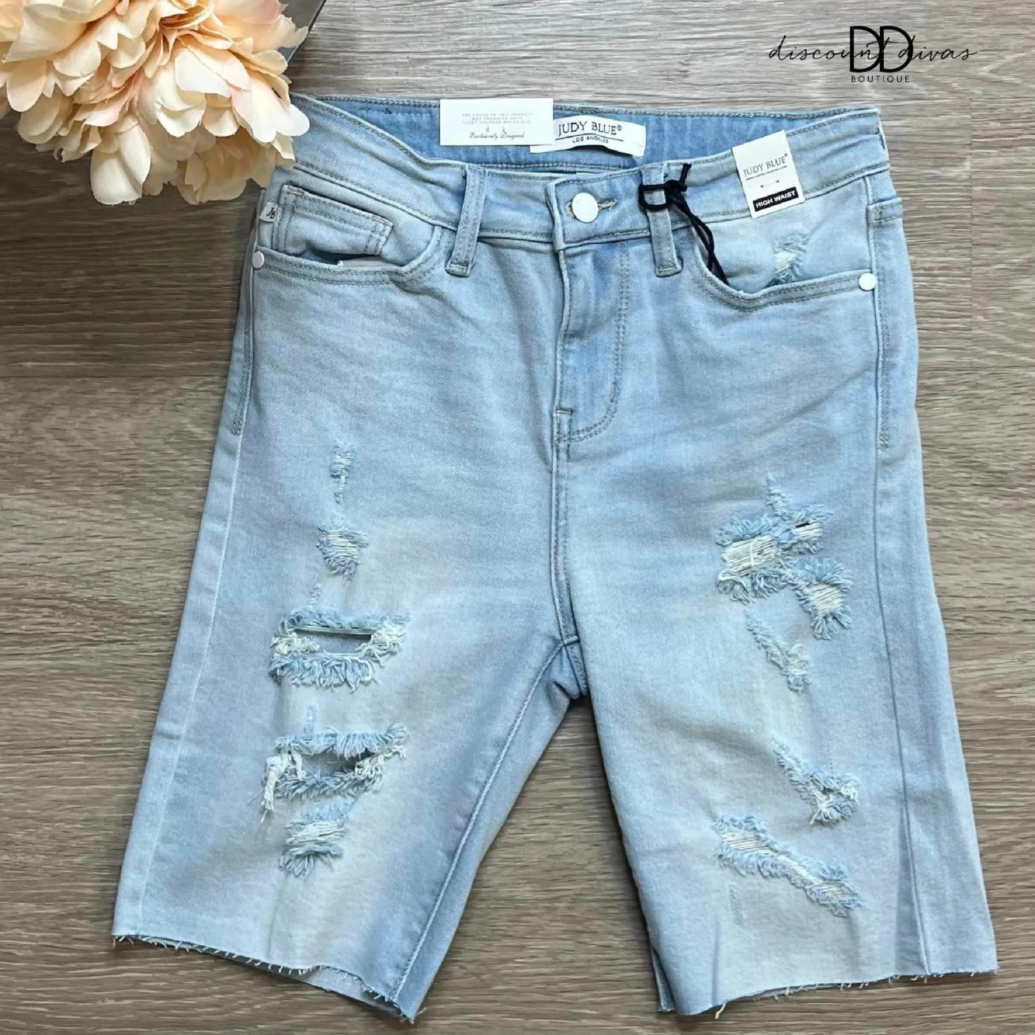 Judy Blue Cannot Believe Bermudas | S - 3XL 1 Judy Blue Cannot Believe Bermudas | S - 3XL