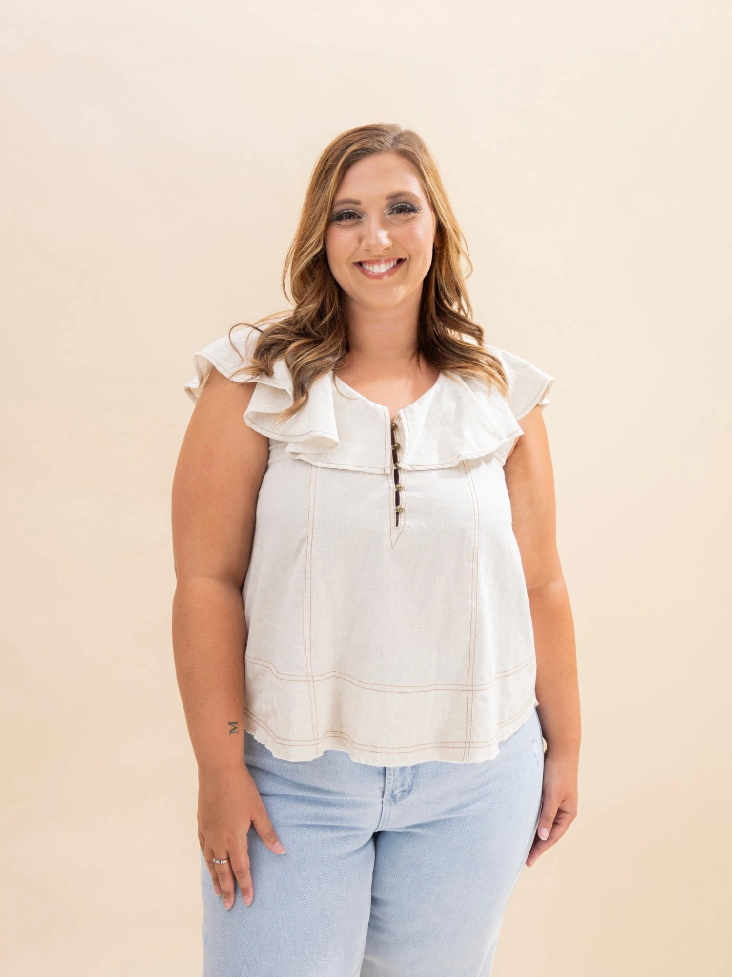 Linen Top With Ruffled Collar And Button Details | S-L 4 Linen Top With Ruffled Collar And Button Details | S-L - Image 4