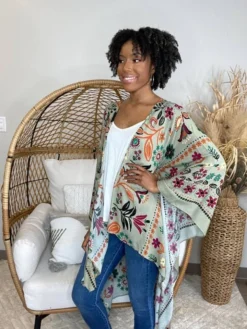 Floral Feels Kimono *Final Sale* -Discount Divas Shop l3b54JrkMPZlvRJaCDM8F5lqfChogNeSdQ9Nlq0z
